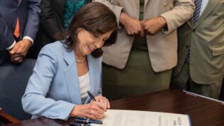 kathy hochul signing